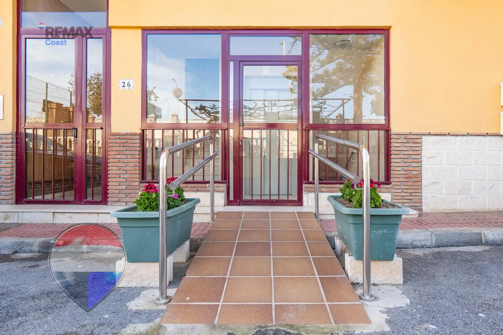 Außenansicht von Wohnung zum Verkauf in Rincón de la Victoria mit Privatgarten, Terrasse und Gemeinschaftspool