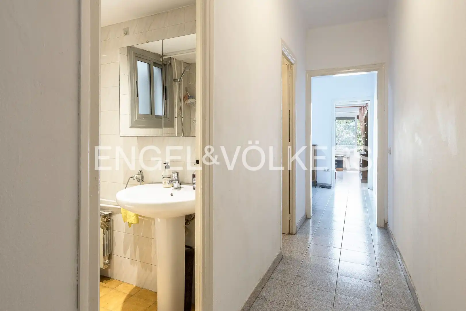 Flat for sale in Barcelona  with Heating