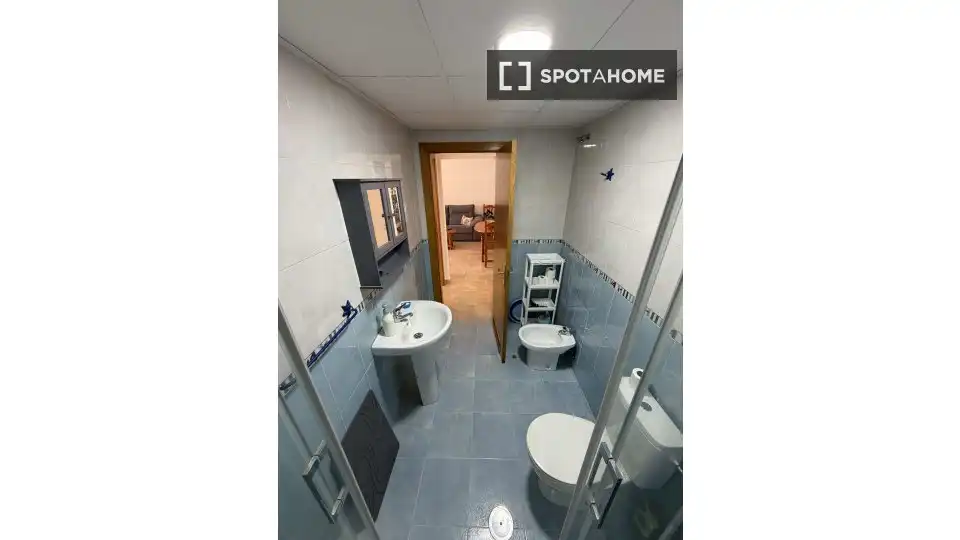 Bany de Apartament per a compartir en Málaga amb Aire condicionat, Terrassa i Moblat