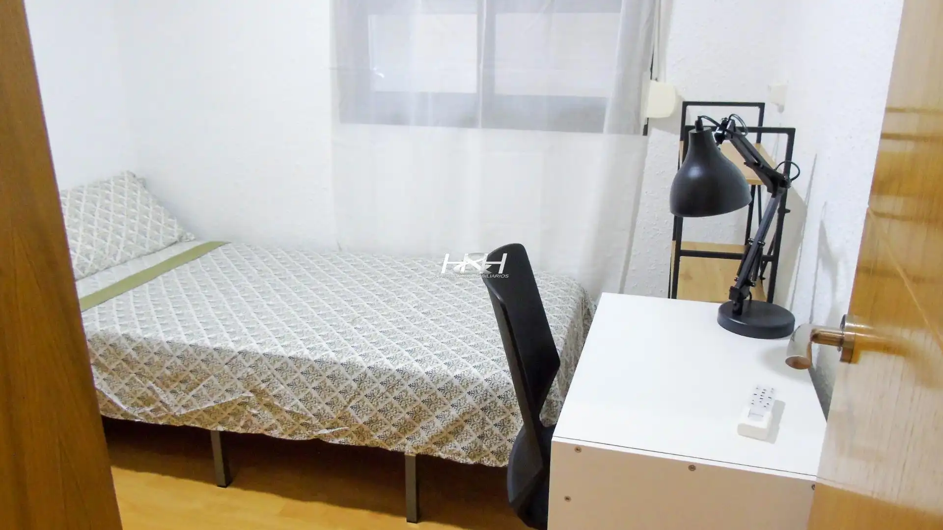 Bedroom of Flat for rent in Burjassot  with Air Conditioner, Storage room and Furnished