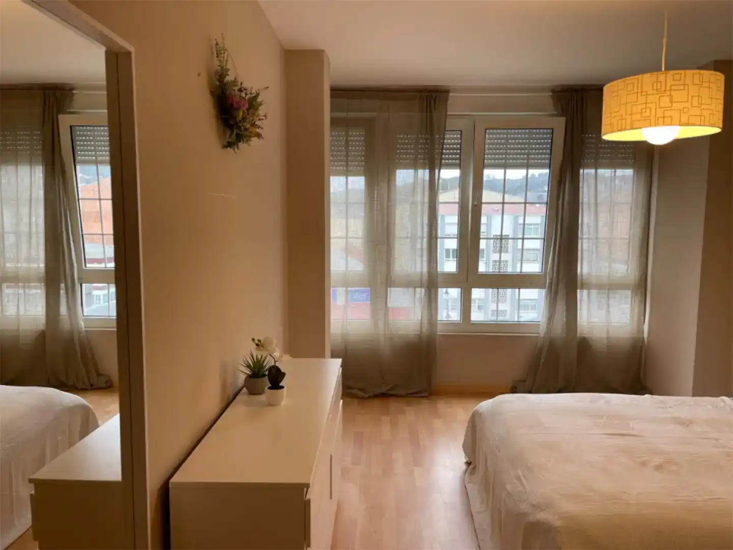 Schlafzimmer von Wohnung zur Miete in Cedeira mit Privatgarten, Parkett und Möbliert