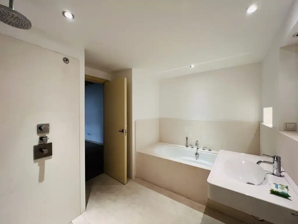 Badezimmer von Wohnungen zum Verkauf in  Palma de Mallorca mit Klimaanlage, Terrasse und Balkon
