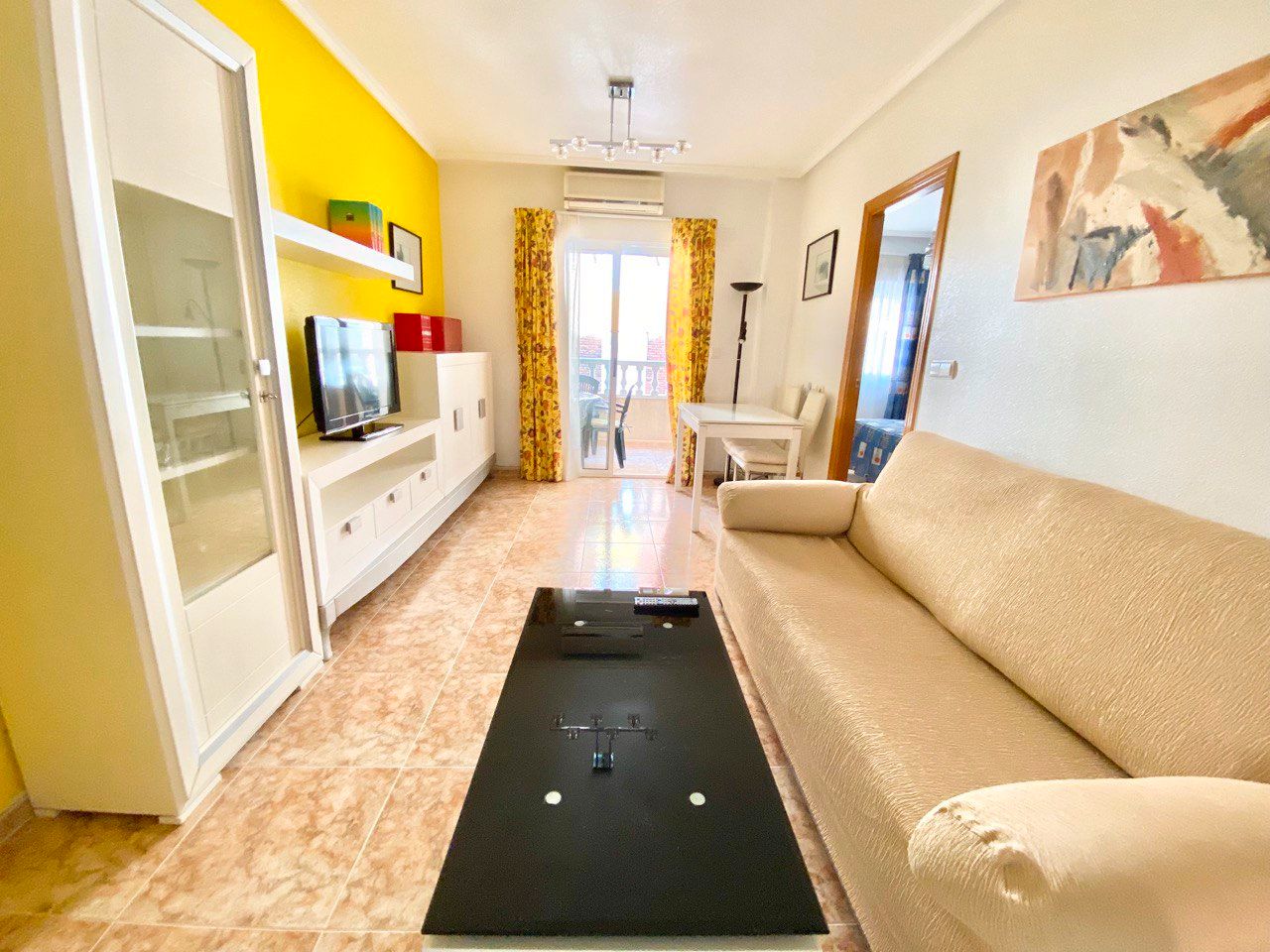 Sala d'estar de Pis de lloguer en Torrevieja amb Aire condicionat, Calefacció i Terrassa