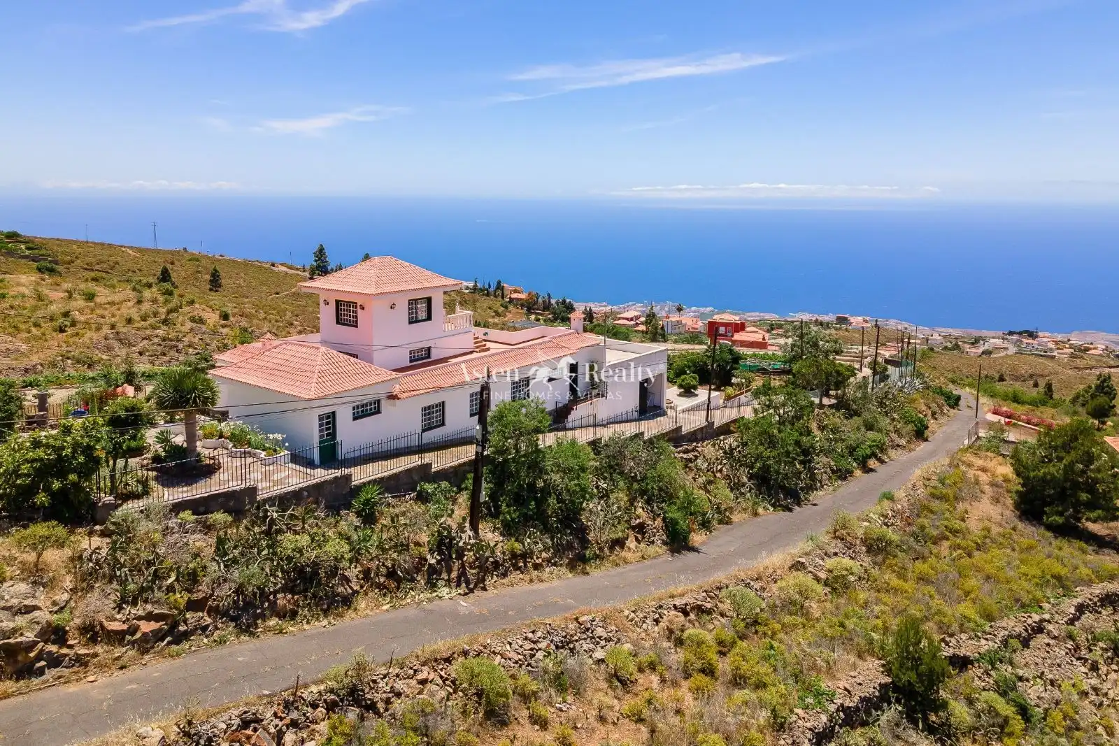 Vista exterior de Casa o xalet en venda en Adeje amb Terrassa, Traster i Moblat