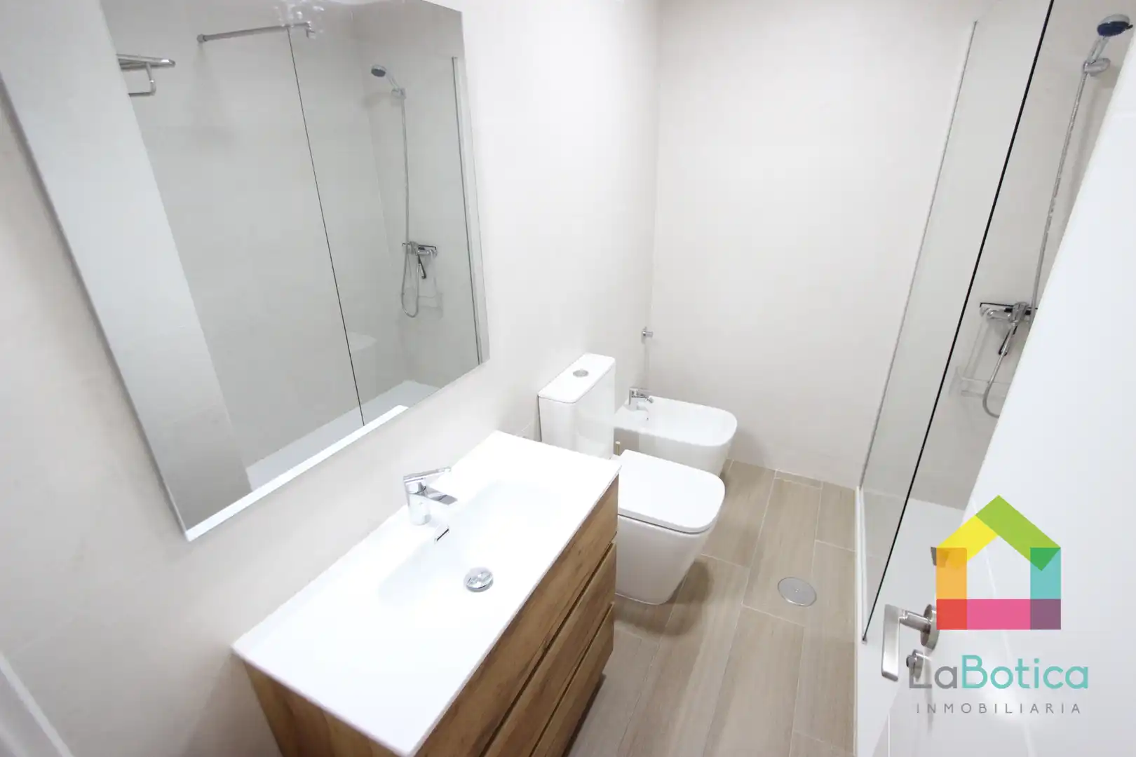 Bathroom of Flat for sale in Toledo  with Air Conditioner and Heating