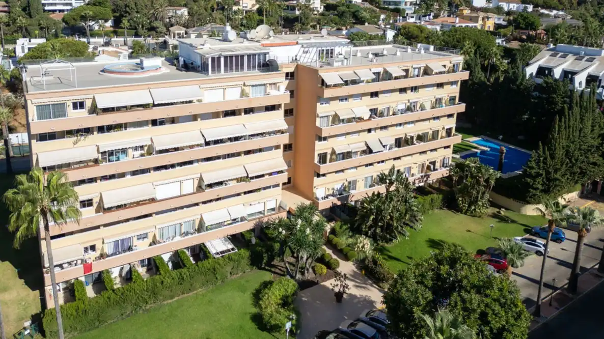 Vista exterior de Dúplex en venda en Marbella amb Aire condicionat, Moblat i Internet