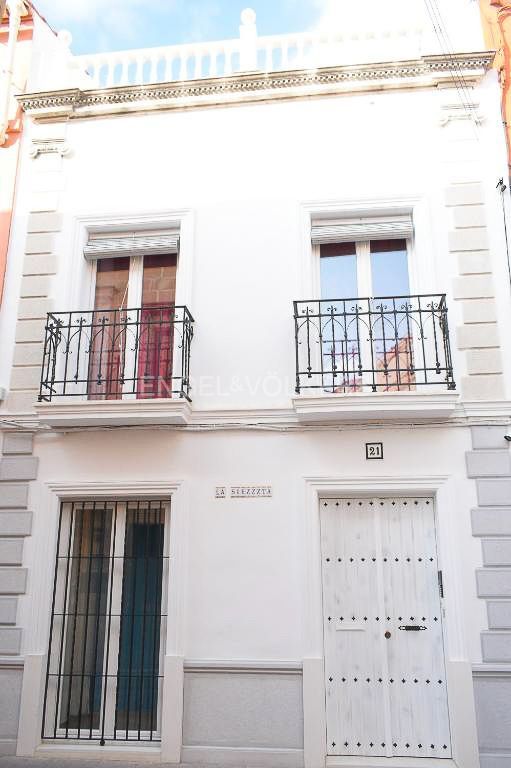 Exterior view of Single-family semi-detached for sale in Jerez de la Frontera  with Air Conditioner and Terrace