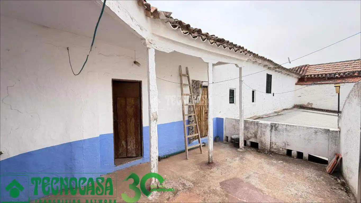 Vista exterior de Casa adosada en venta en Alcázar de San Juan con Jardín privado y Balcón