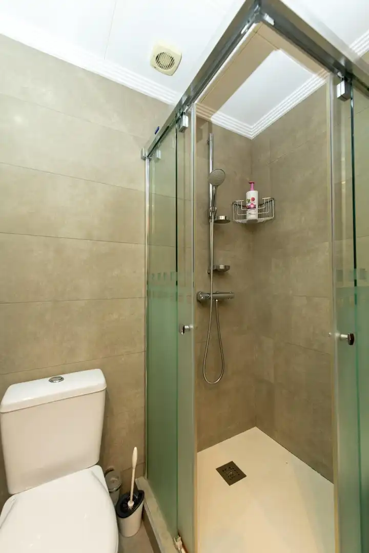 Badezimmer von Wohnung zur Miete in Alicante / Alacant mit Klimaanlage