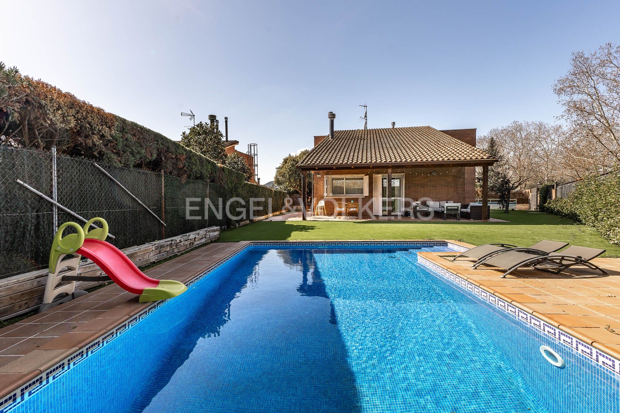 Swimming pool of House or chalet for sale in Sant Cugat del Vallès  with Air Conditioner, Heating and Private garden