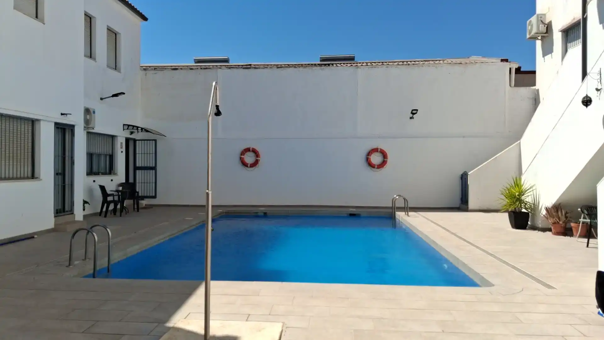 Piscina de Casa adosada en venda en Fuente de Piedra amb Aire condicionat i Balcó