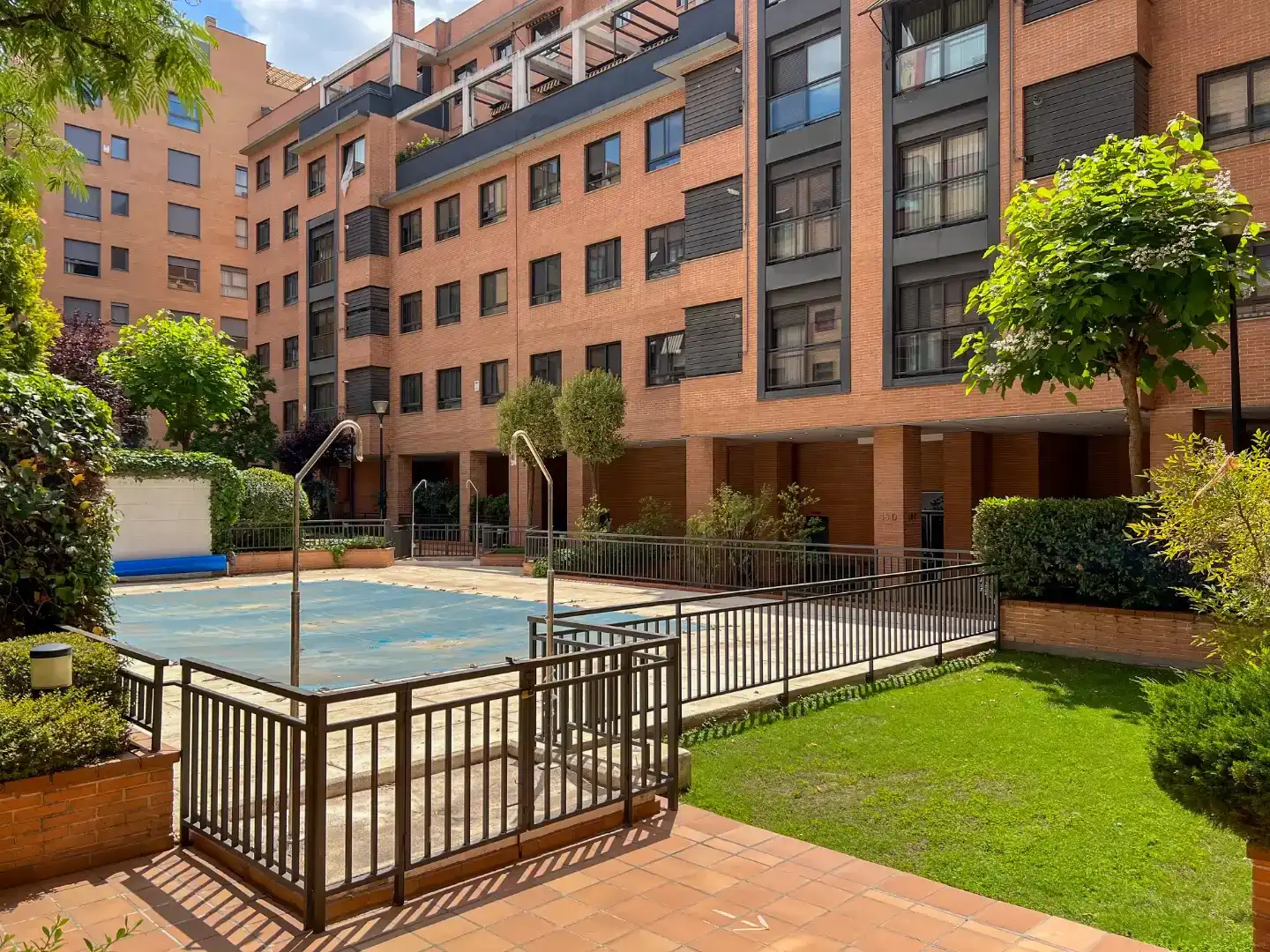Außenansicht von Wohnung zum Verkauf in  Madrid Capital mit Klimaanlage und Schwimmbad