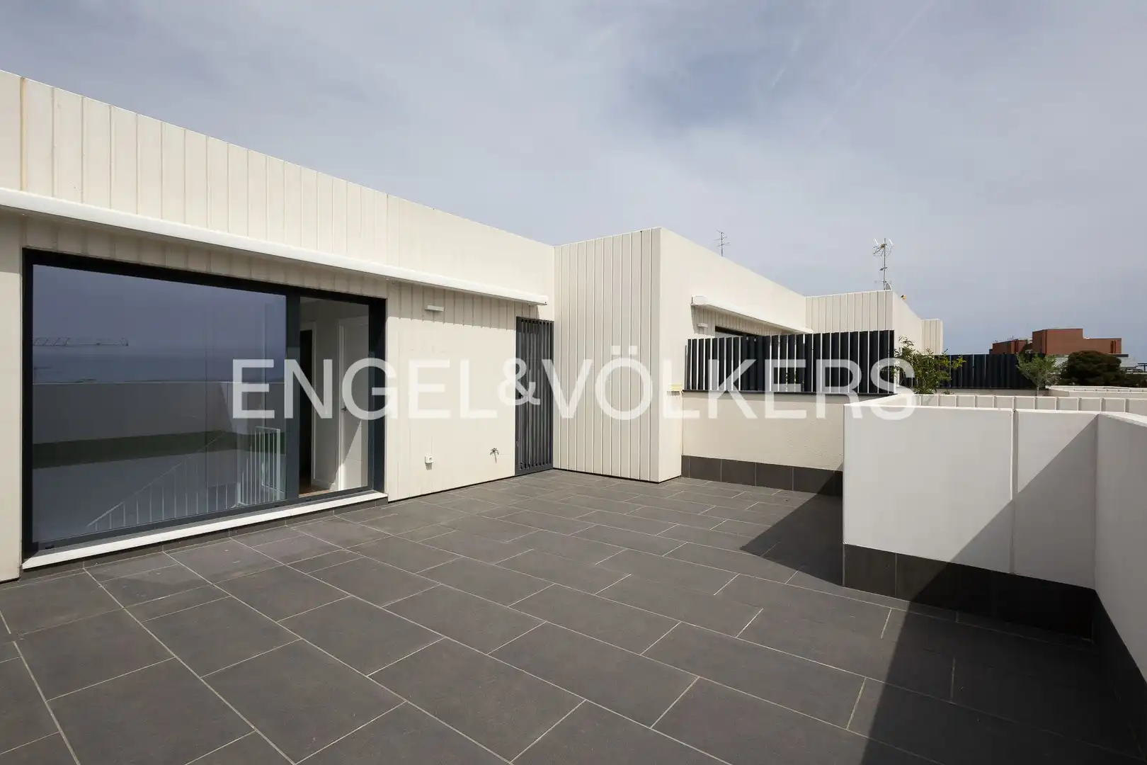 Terrasse von Einfamilien-Reihenhaus zur Miete in Esplugues de Llobregat mit Klimaanlage, Heizung und Parkett
