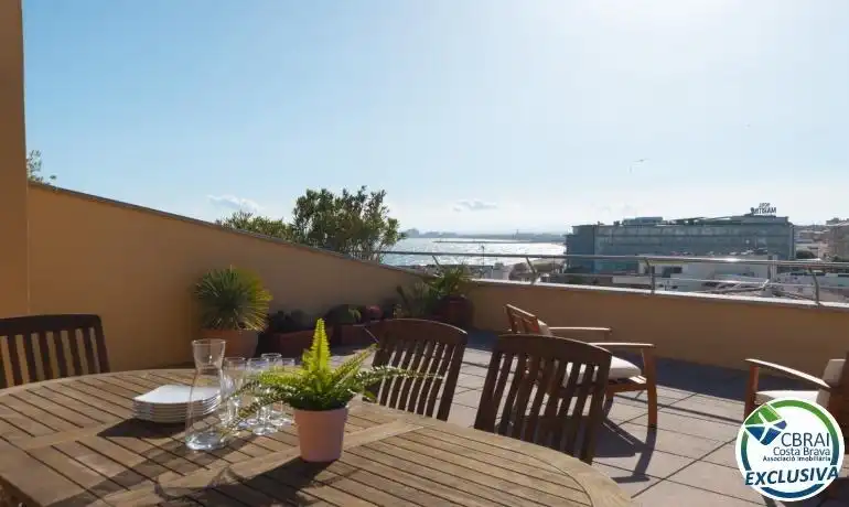 Appartement compact avec piscine à vendre à Passeig MARITIM 31