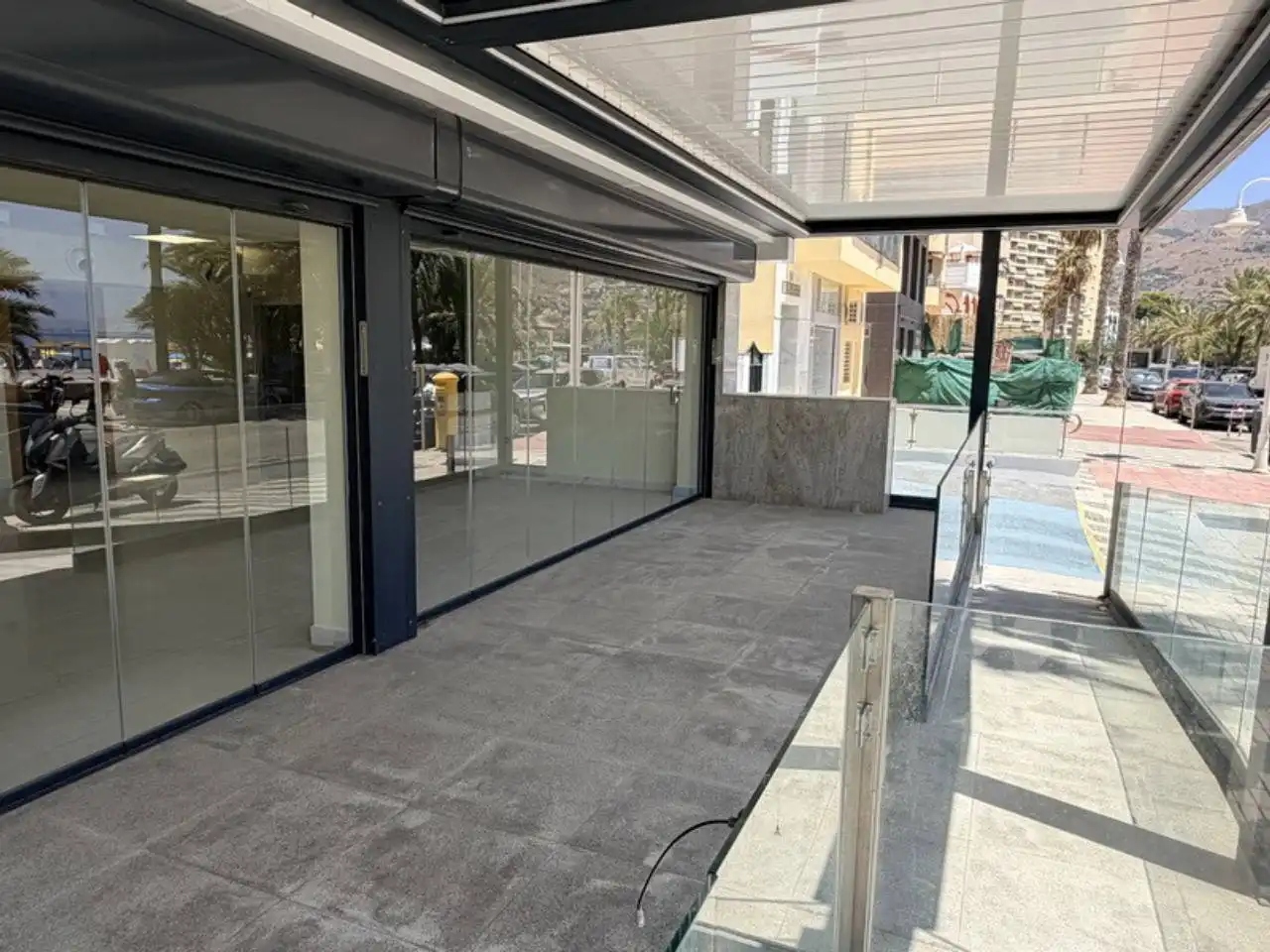 Vista exterior de Local de lloguer en Almuñécar amb Aire condicionat i Alarma