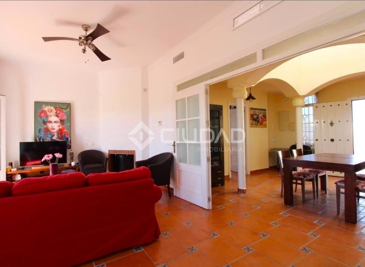Sala de estar de Casa o chalet en venta en Sanlúcar de Barrameda con Aire acondicionado, Jardín privado y Piscina