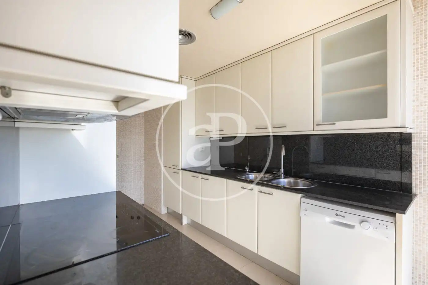 Cocina de Piso en venta en Barcelona con Aire acondicionado, Calefacción y Jardín privado