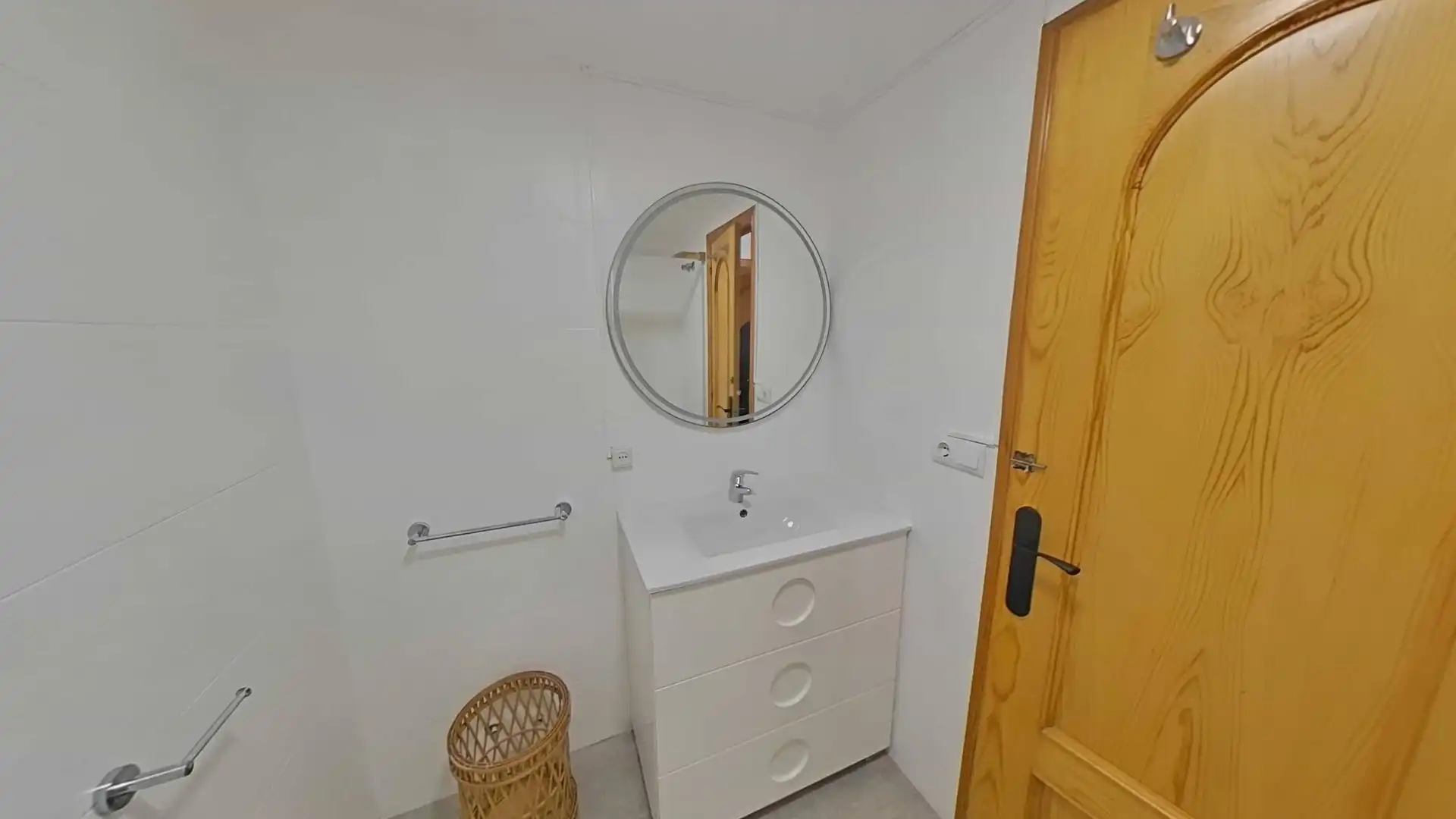 Bany de Apartament en venda en Torrevieja amb Aire condicionat, Calefacció i Terrassa
