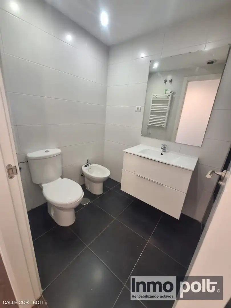 Baño de Piso de alquiler en Madrid con Aire acondicionado, Horno y Lavadora