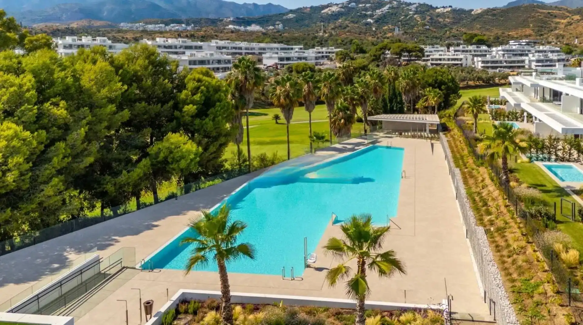 Piscina de Apartament en venda en Marbella amb Aire condicionat, Terrassa i Traster