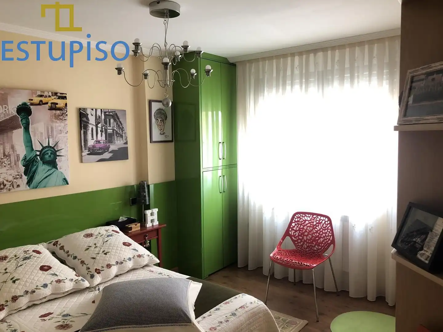 Dormitori de Casa o xalet en venda en León Capital  amb Calefacció, Jardí privat i Terrassa