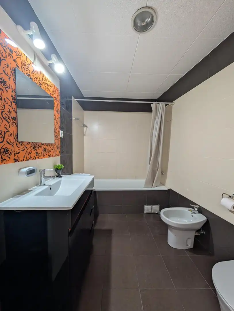 Baño de Dúplex en venta en Sant Vicenç Dels Horts con Aire acondicionado, Calefacción y Terraza