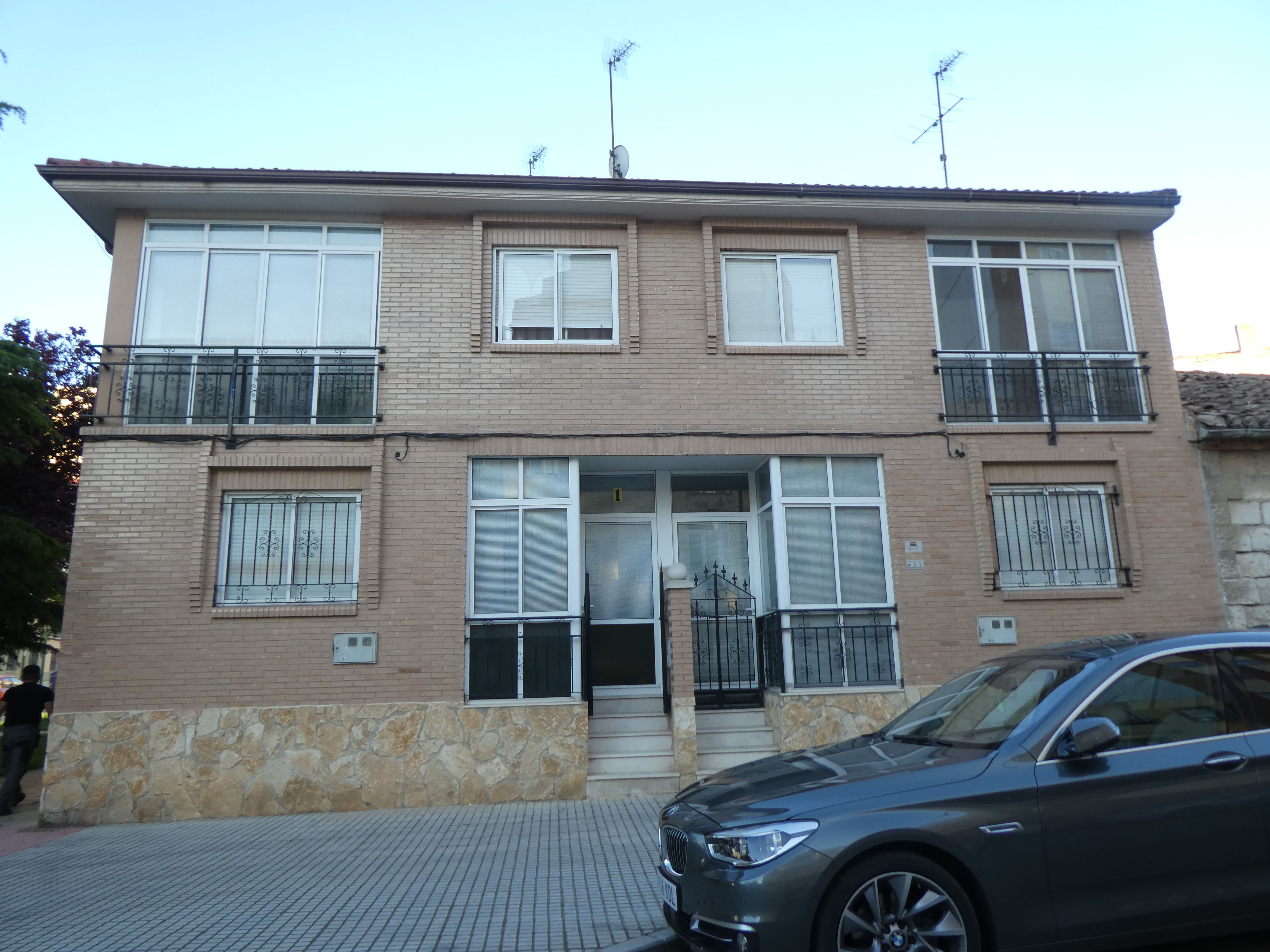 Vista exterior de Casa adosada en venta en Burgos Capital con Terraza y Trastero