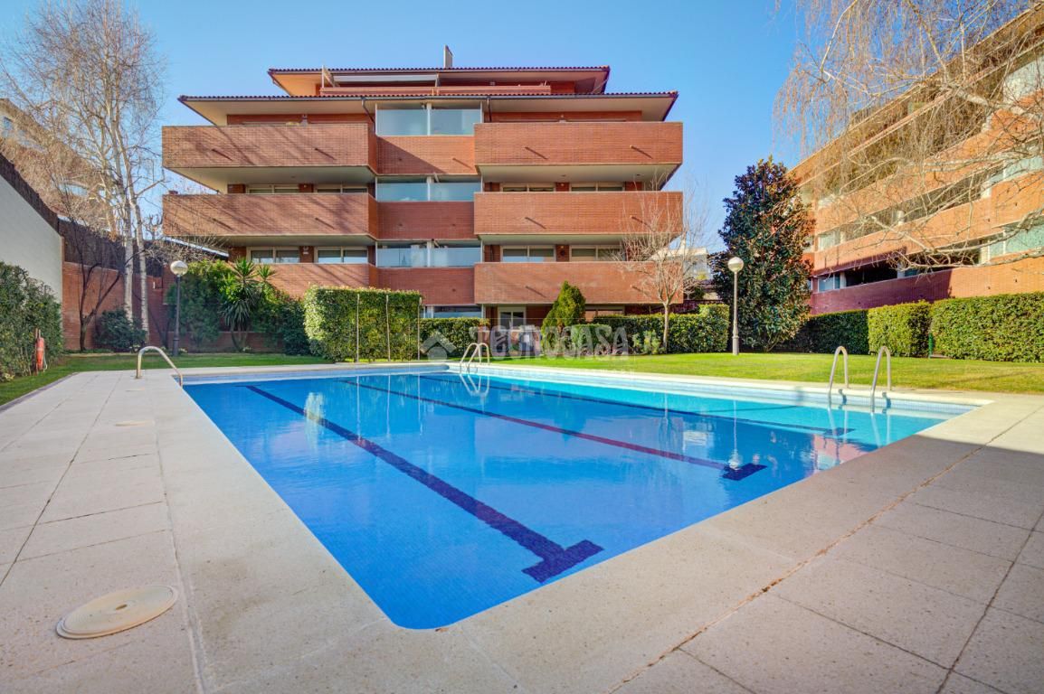 Piscina de Ático en venta en Sant Cugat del Vallès con Aire acondicionado, Calefacción y Parquet