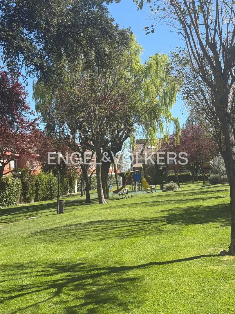 Casa adosada en venda en Ciudalcampo amb Aire condicionat, Calefacció i Jardí privat