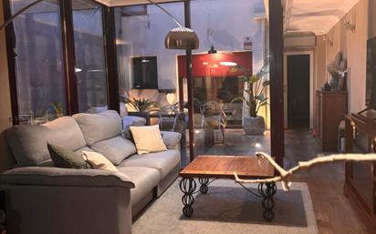 Sala d'estar de Pis en venda en Gavà amb Aire condicionat, Calefacció i Jardí privat