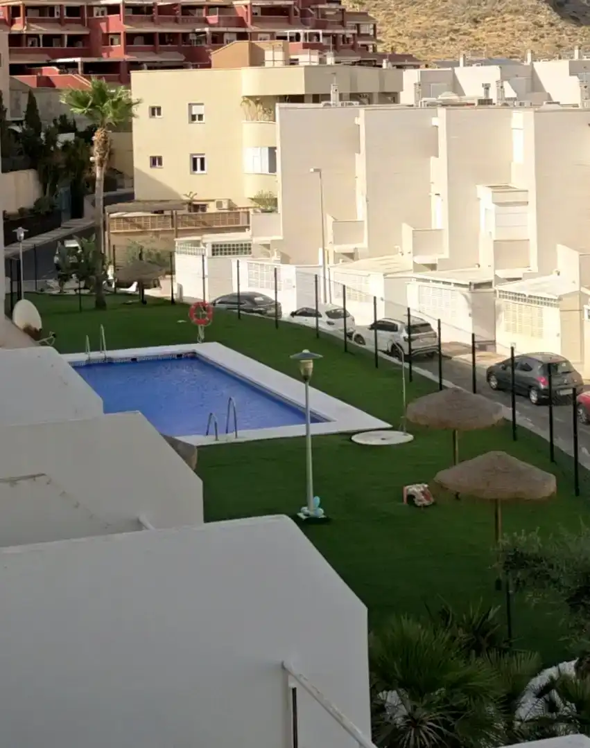 Piscina de Dúplex en venta en Roquetas de Mar
