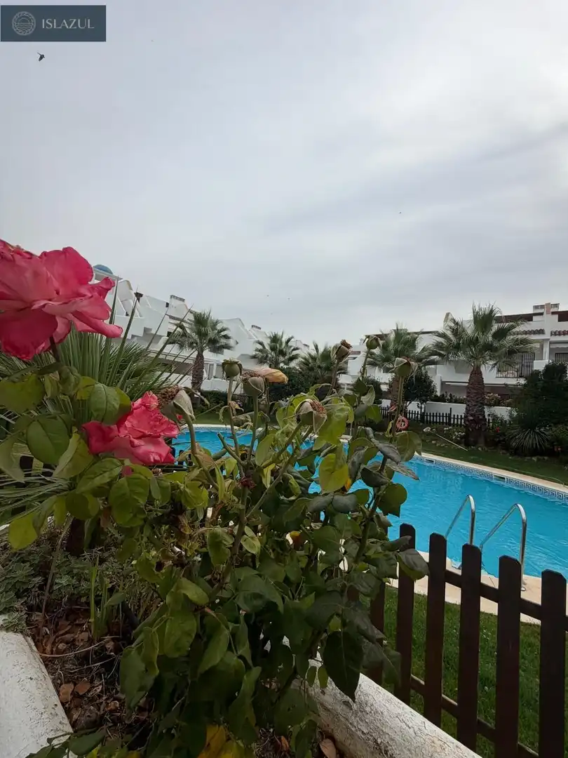 Schwimmbecken von Erdgeschoss zur Miete in Islantilla mit Klimaanlage, Heizung und Privatgarten