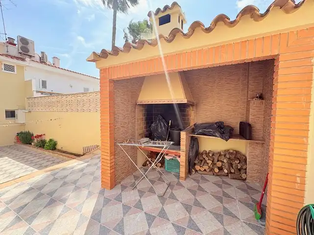 Terrasse von Einfamilien-Reihenhaus zur Miete in Benaguasil mit Klimaanlage, Terrasse und Ofen