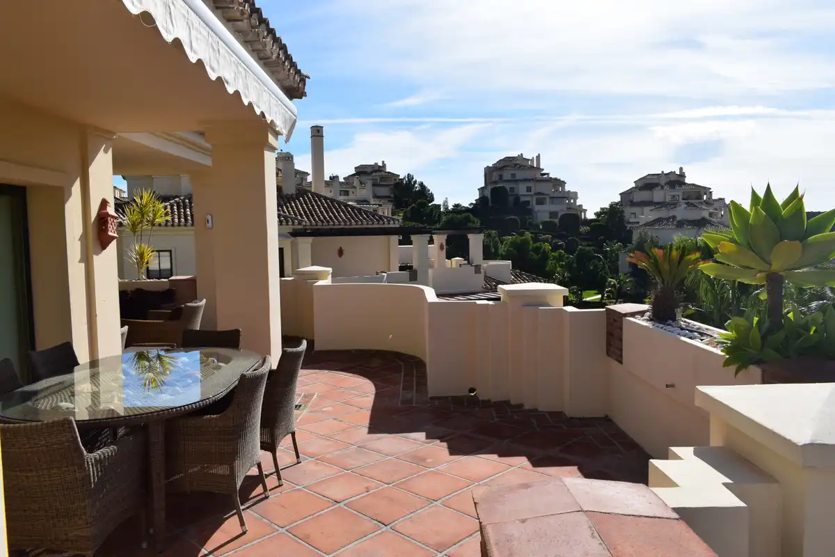 Terrasse von Wohnungen zur Miete in Benahavís mit Klimaanlage, Möbliert und Fernseher