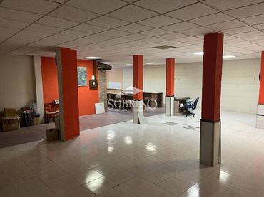 Locale commerciale in vendita a Calle Pidal