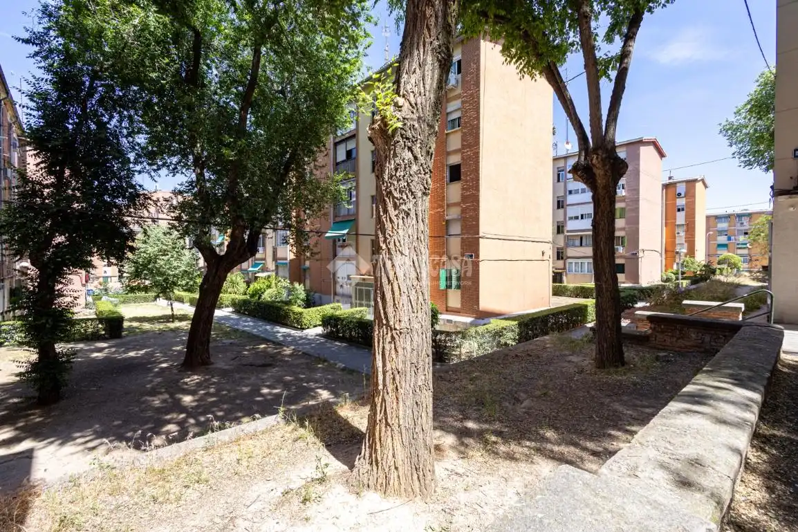 Vista exterior de Pis en venda en Madrid amb Calefacció i Traster
