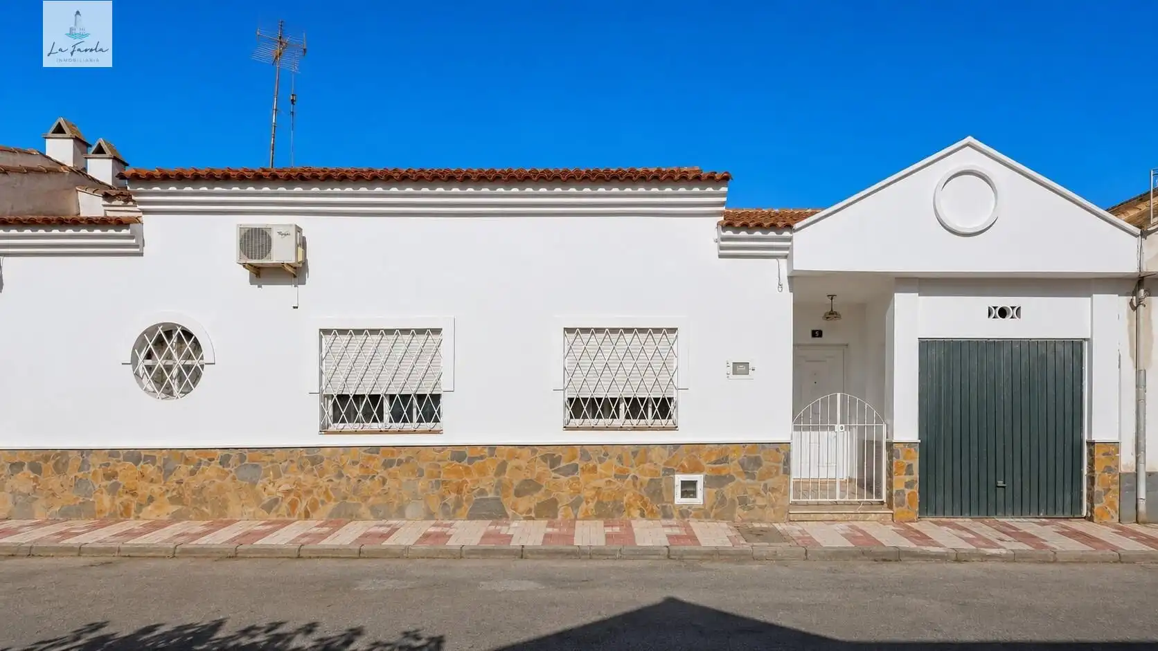 Vista exterior de Casa adosada en venda en Cártama amb Aire condicionat i Traster