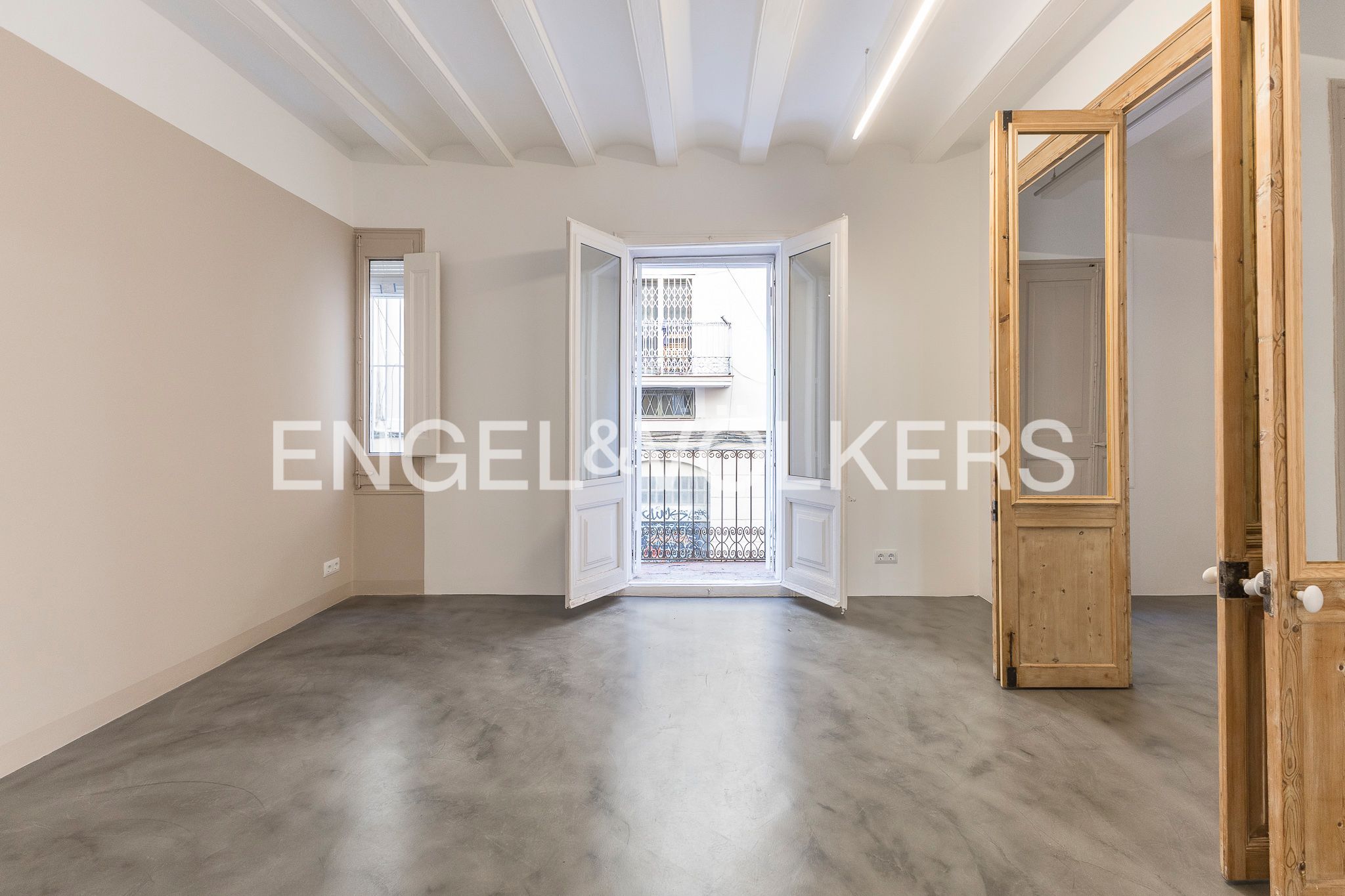 Exterior view of Apartment for sale in  Barcelona Capital  with Air Conditioner, Heating and Balcony