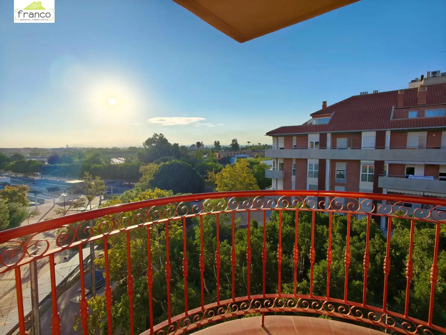 Piso con terraza en alquiler en Sur
