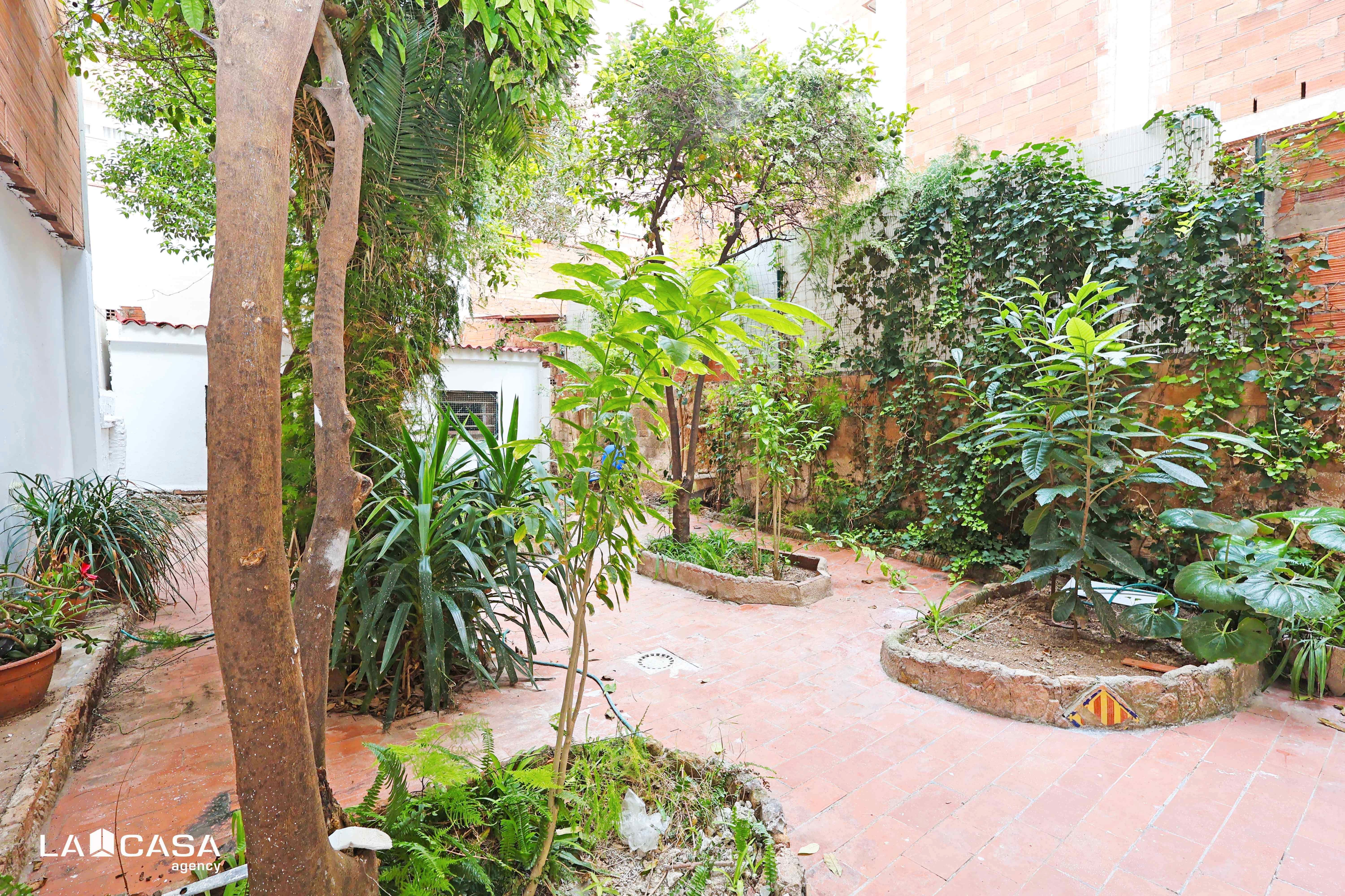 Jardí de Planta baixa en venda en Esplugues de Llobregat amb Terrassa