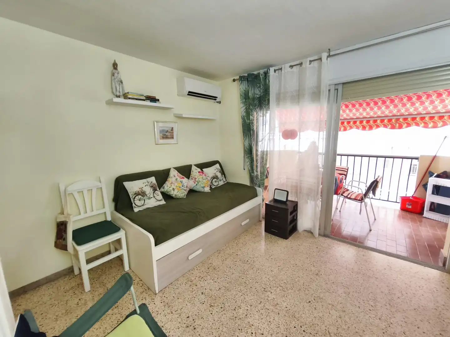 Habitación de Apartamento en venta en Salou con Aire acondicionado, Terraza y Lavadora