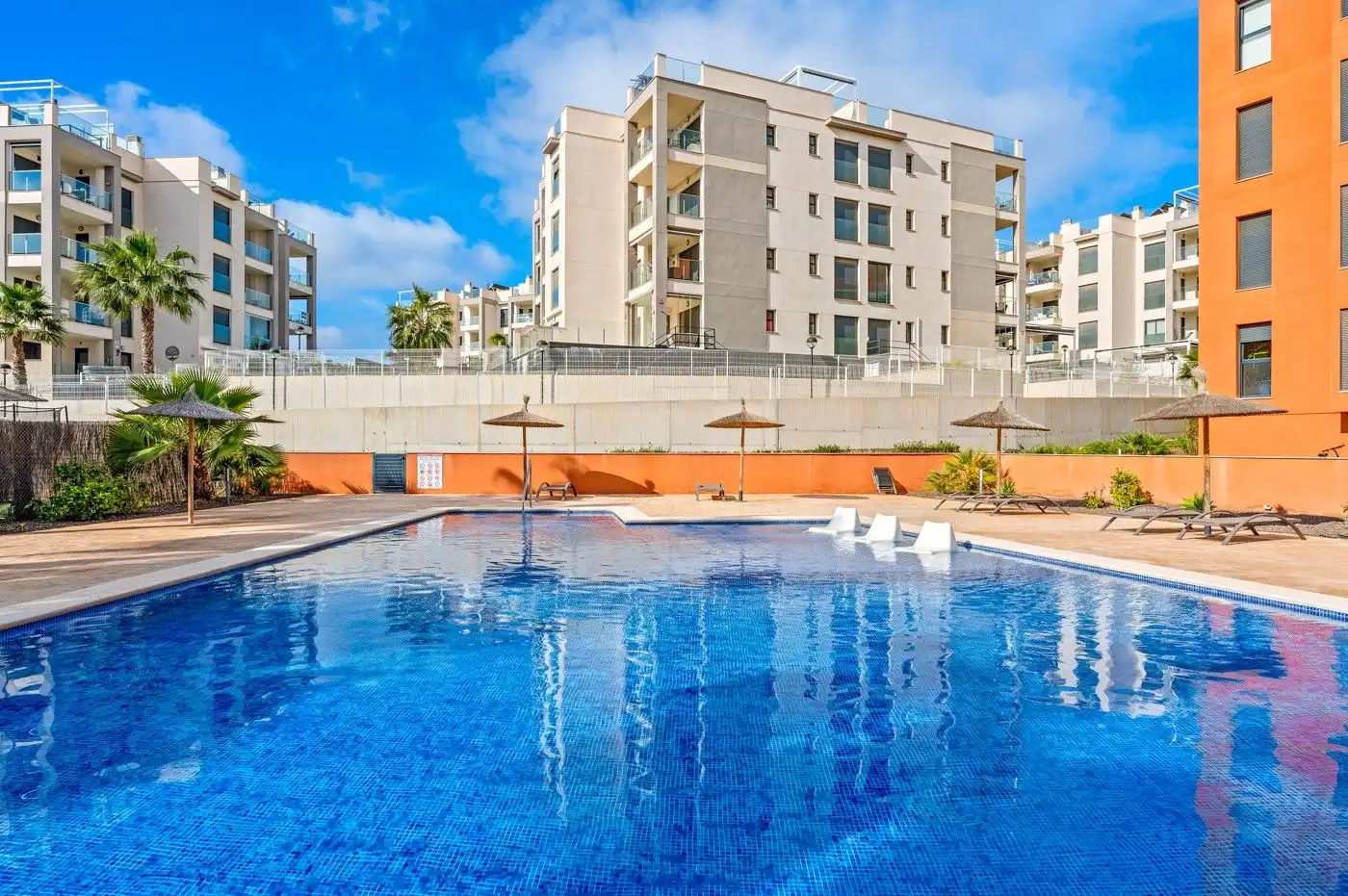 Apartment with pool for sale in Calle  Revoltosa, imagen 3