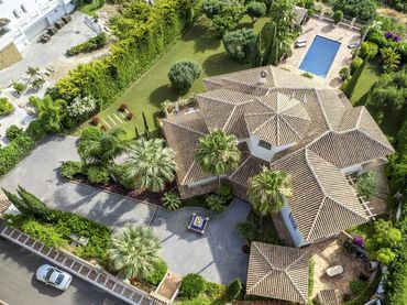 Casa con piscina en venta en Altos de Estepona