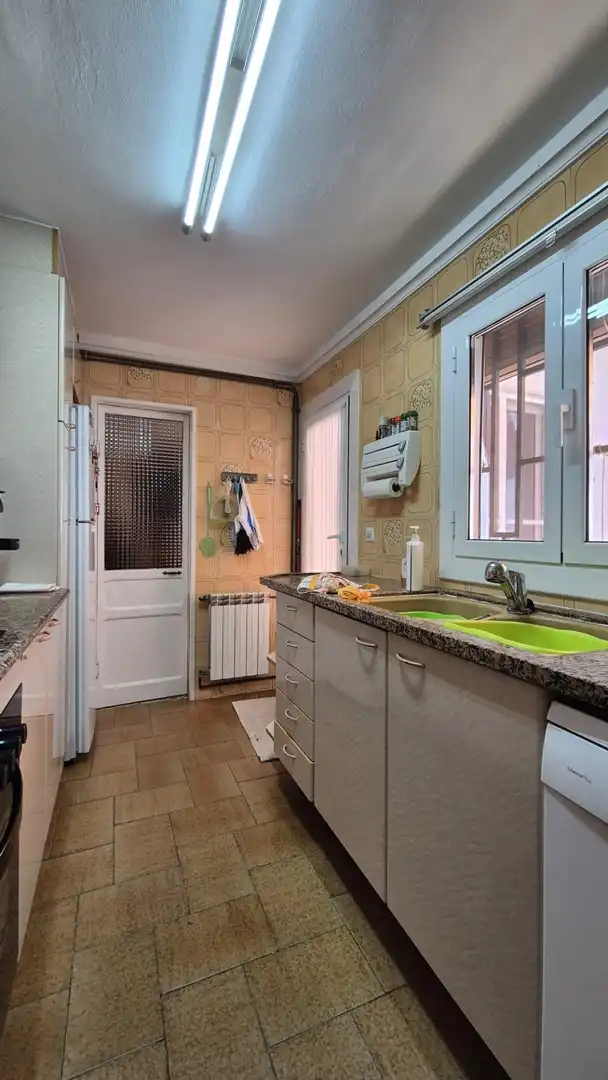 Cuina de Casa o xalet en venda en Castellar del Vallès amb Aire condicionat, Jardí privat i Terrassa