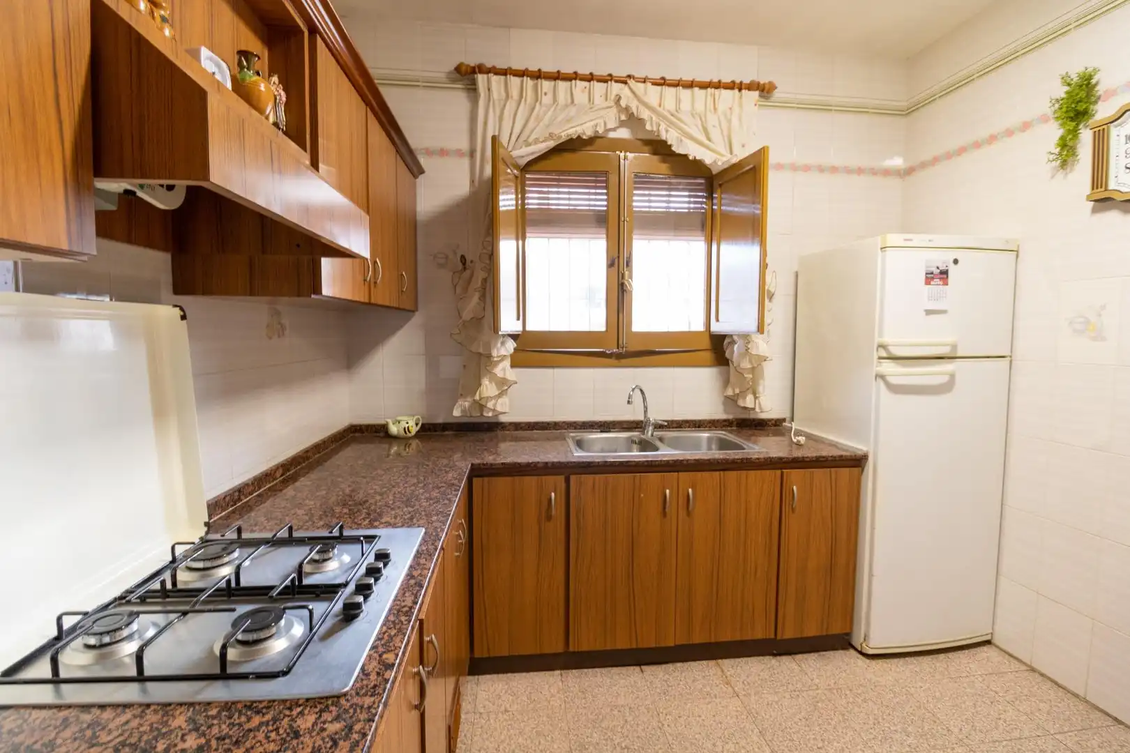 Cuina de Casa o xalet en venda en Alhama de Almería amb Terrassa, Moblat i Alarma