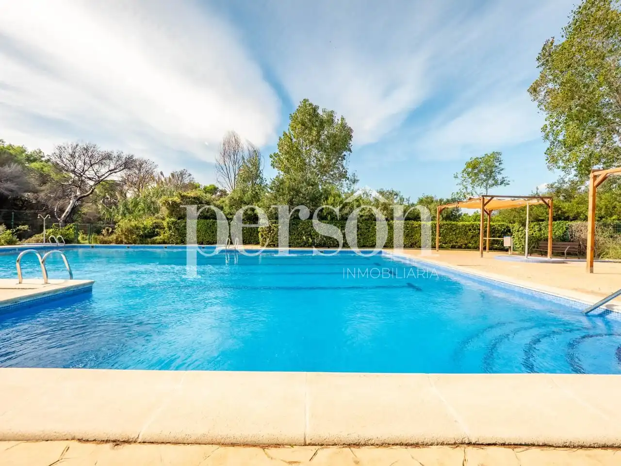 Swimming pool of Flat for sale in  Valencia Capital  with Air Conditioner, Private garden and Terrace