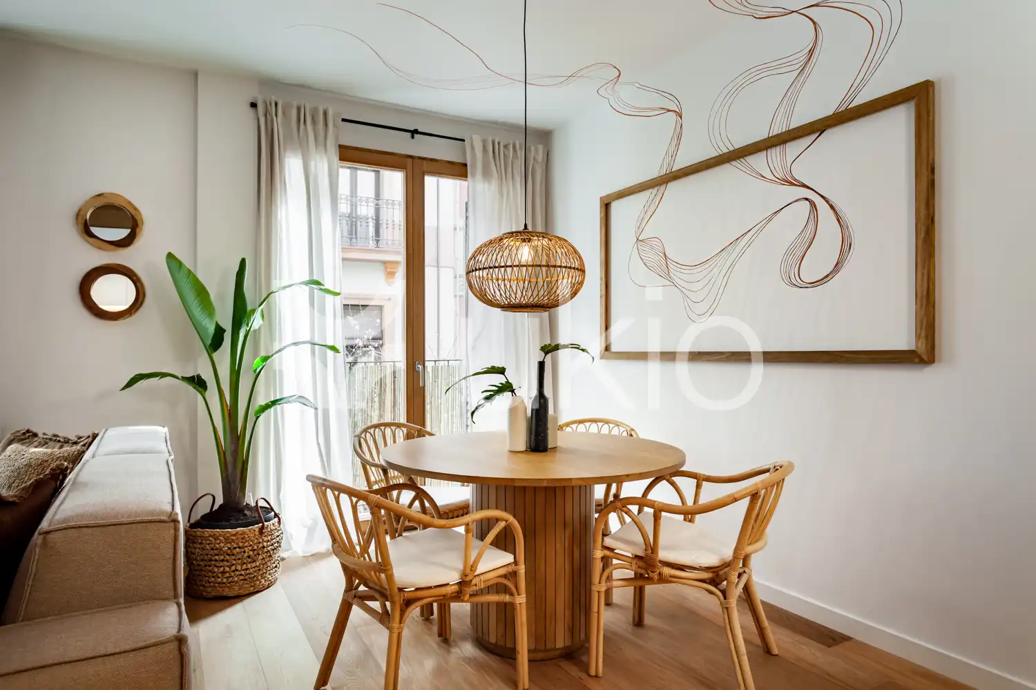 Menjador de Apartament de lloguer en Barcelona amb Aire condicionat, Calefacció i Moblat
