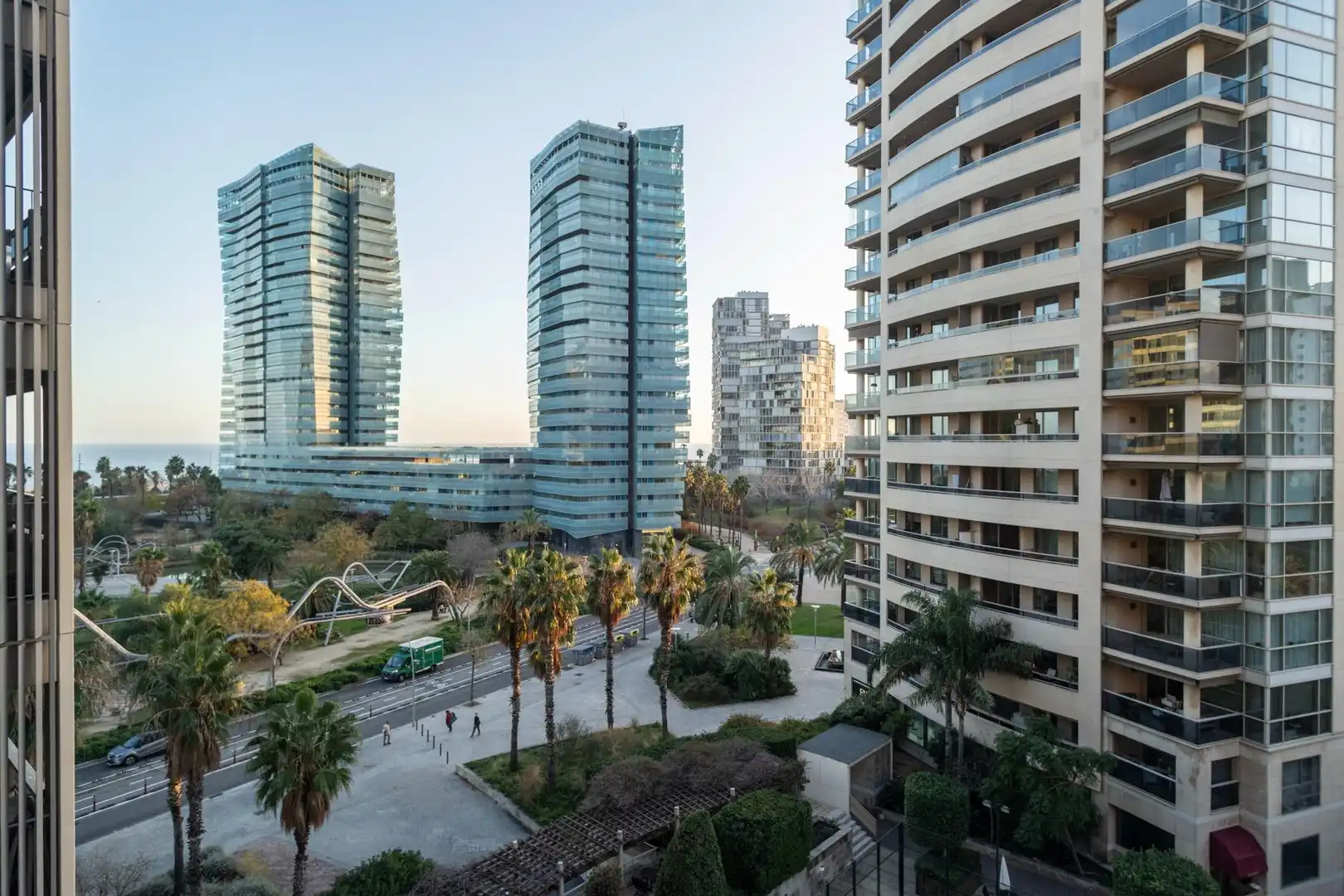 Außenansicht von Wohnung zum Verkauf in Barcelona mit Klimaanlage, Heizung und Terrasse
