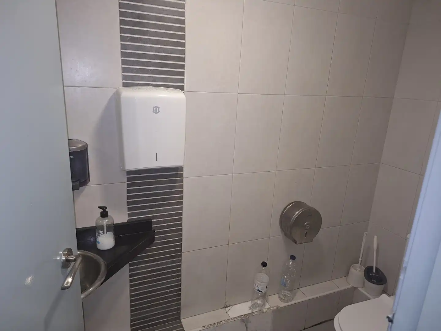 Baño de Local en traspaso en Barcelona con Aire acondicionado, Calefacción y Terraza