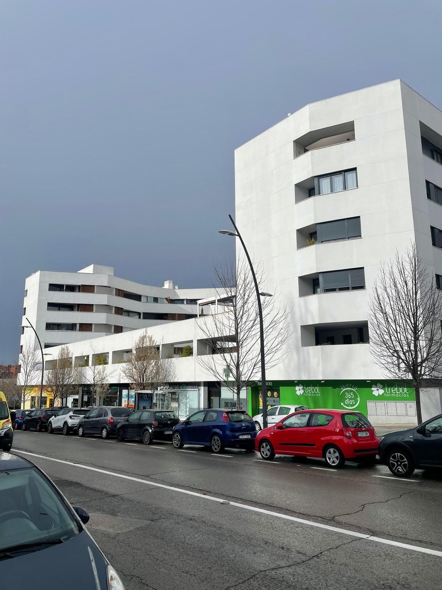 Vista exterior de Pis de lloguer en Móstoles amb Moblat i Piscina comunitària